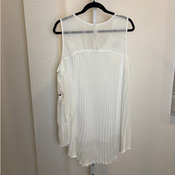 Melissa McCarthy Ivory Sleeveless Pleated Scoop Neck Blouse Tunic Plus Size 2X - Picture 2 of 4